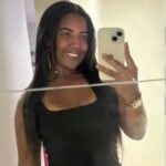 Mulher é esfaqueada e tem corpo queimado por ex-colega de trabalho após recusar a se relacionar com ele, diz família